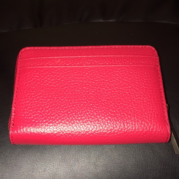 🔥Sale🔥Beautiful New Bright red MK pebbled leather zip wallet NWOT - Picture 2 of 7